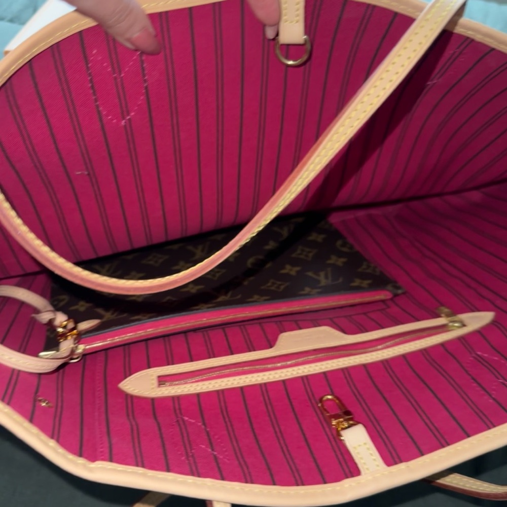 Louis Vuitton Neverfull MM Pivoine Interior With Wristlet